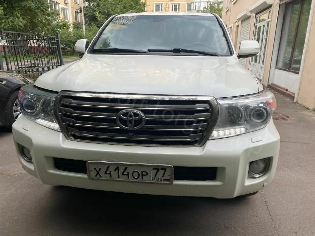 Toyota Land Cruiser 200, Москва, ул. Алексея Свиридова, д. 7